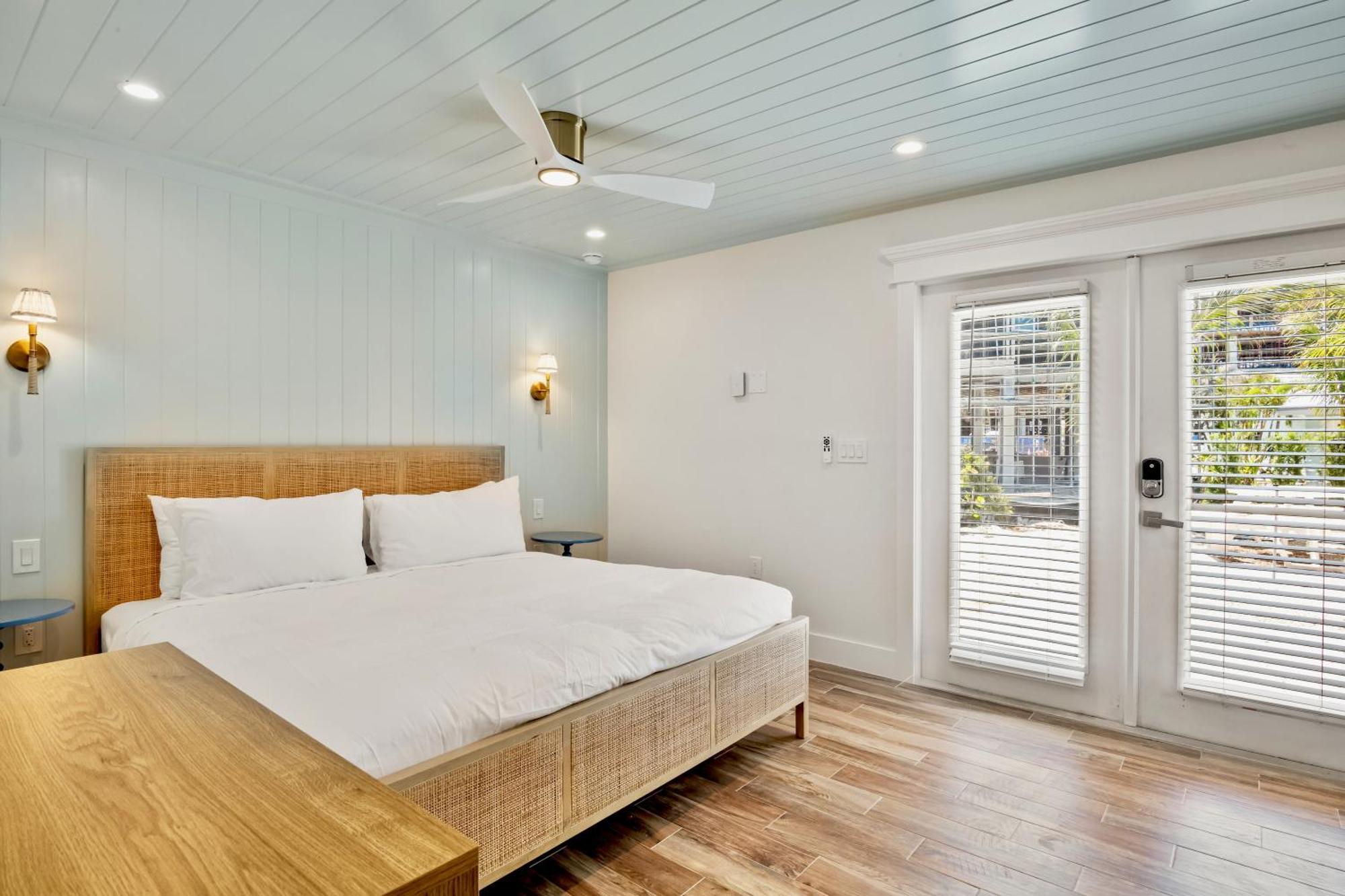 Tropical Breeze Resort Bee Ridge Εξωτερικό φωτογραφία